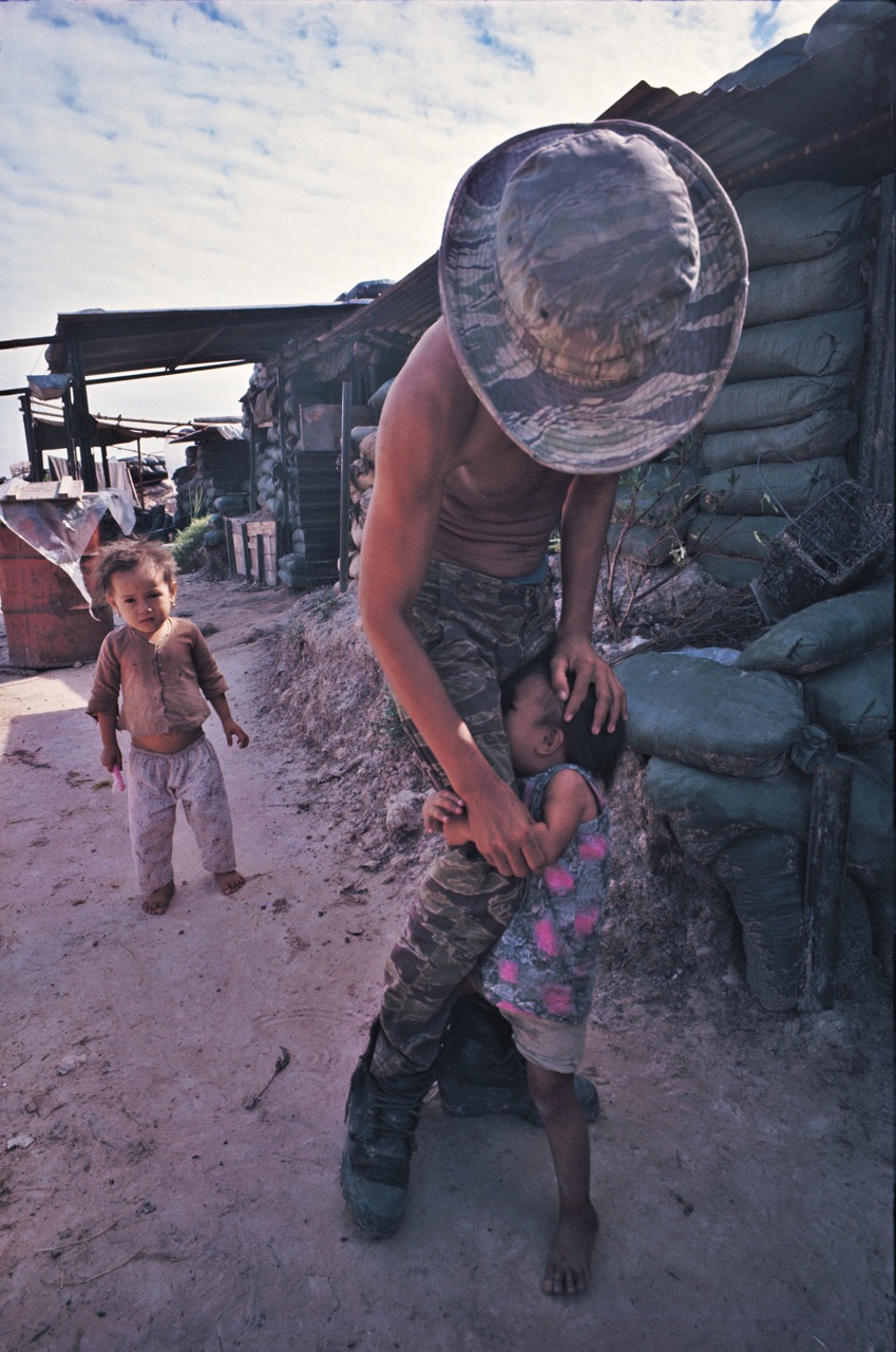 17.ARVN SPECIAL FORCES LEAVING ON PATROL.jpg